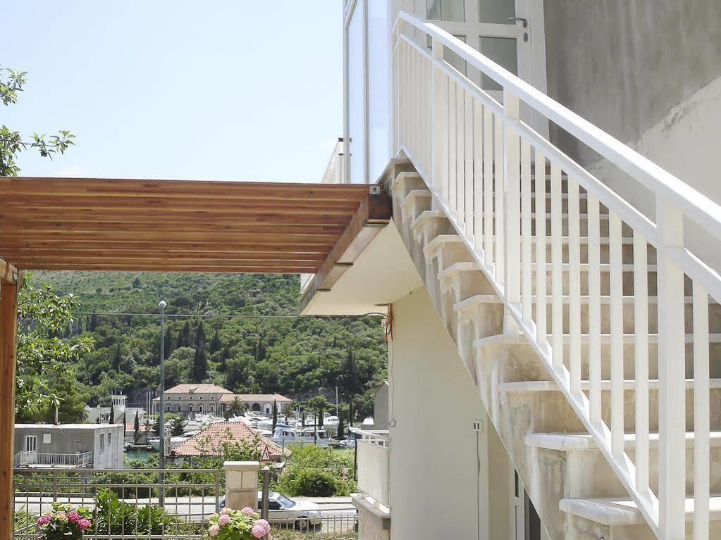Apartments Silvija Mokošica エクステリア 写真