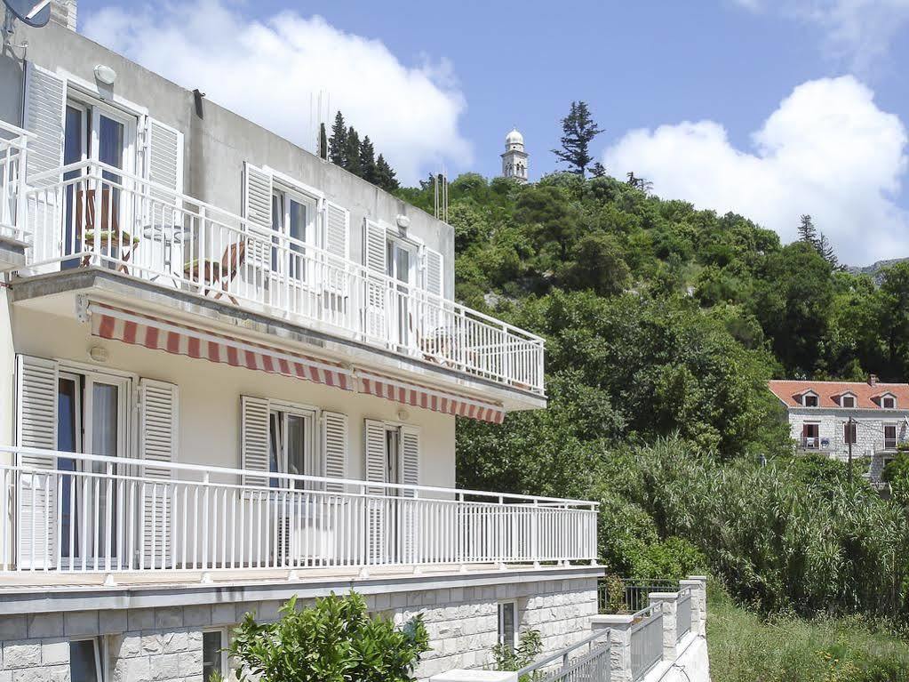 Apartments Silvija Mokošica エクステリア 写真